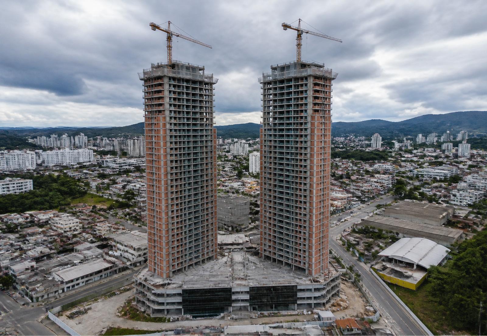 Square Life Center — torres em construção em Cascavel